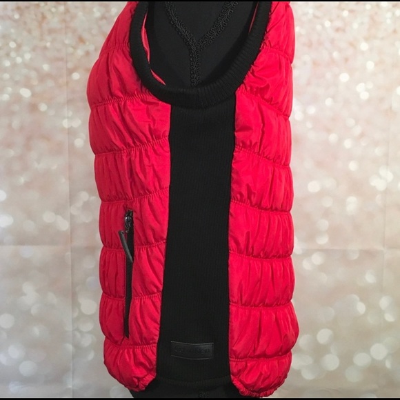 Calvin Klein Red Performance Puffer Vest - Picture 4 of 10